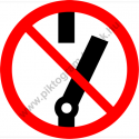 Kikapcsolni tilos tiltó munkavédelmi piktogram matrica