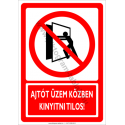 Ajtót üzem közben kinyitni tilos tiltó munkavédelmi piktogram tábla